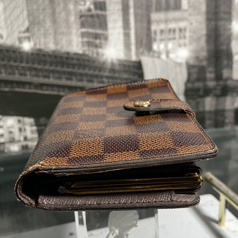 Authentic Louis Vuitton Damier Kisslock Wallet - Picture 13 of 16